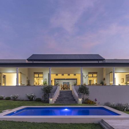 Magnifik Montagu Villa ภายนอก รูปภาพ