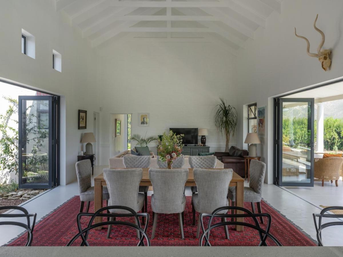 Magnifik Montagu Villa ภายนอก รูปภาพ